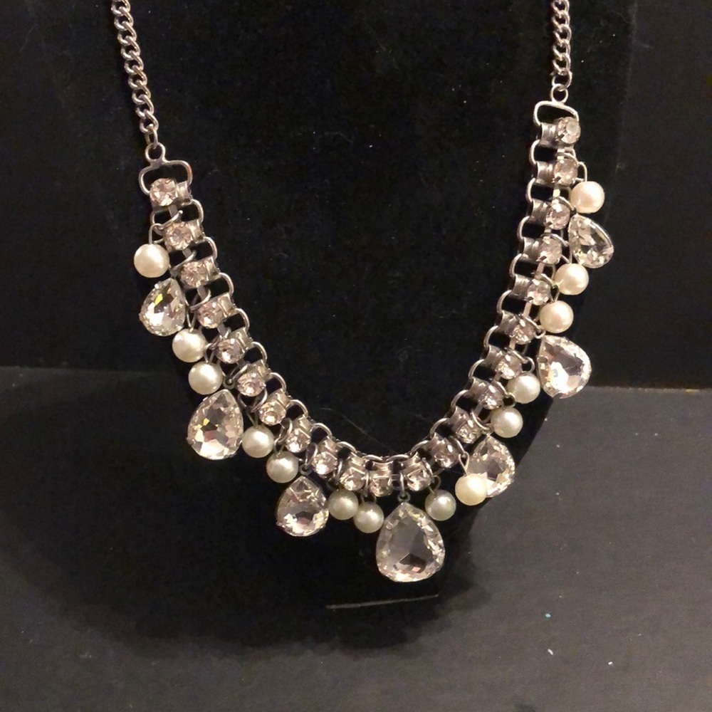 Knock out queen faux Pearl rhine stone necklace​